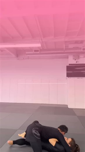 The far side arm bar from knee on belly is a classic Jiu-Jitsu technique. Get them on their side, isolate their arm, and break the elbow. One of the first tasks, then, is to get them on their side. Placing our knee on their belly, causing discomfort, disrupting their breathing is one way to bait them to get on their side. In this video, we practice a way to cut our knee in before they get a chance to re-guard. #bjj #jiujitsu #kneeonbelly #guard | Joey Jiu-Jitsu