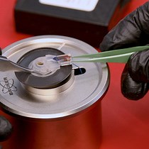 Video: Probing Surface Electrochemical Activity of Nanomaterials using a Hybrid Atomic Force Microscope-Scanning Electrochemical Microscope AFM-SECM