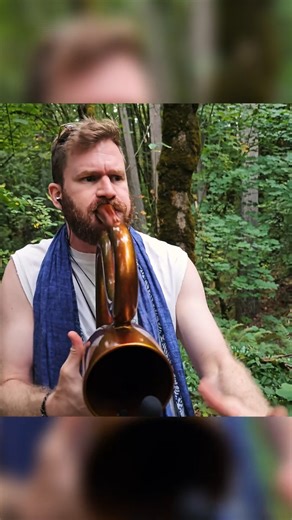 The more you listen, the better it gets — agree or not? 🎵✨ Full video 👉 link in bio 🌊🔥 #StrawberryMan #Didgeridoo #SaxoDidge | LSM - Legendary Strawberry Man