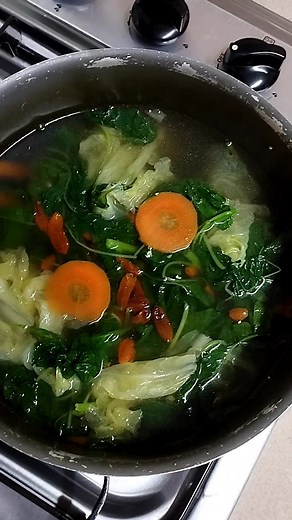 Chinese Spinach Soup (上汤苋菜) #mydinner #chinesefood #chinesesoup #homecooking #spinachsoup #soup #spinach #chinesecabbage #gojiberry #anchovies #souplovers #fbpost2025 #fbreelsvideo #reelsvideo #fbreels #reelsfb #followers #highlights #everyone #friends | HappyFeet Soo