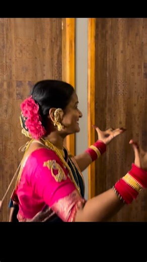 Rashmi Sarang Sonone 💃🏾 गाऊणवालीबाई on Instagram: "❤️नवरा प्रेम व्यक्त करणारा नसला तरी चालेल पण आदर करणारा आणि साथ देणारा नक्की हवा आणि तसा तू आहेस, त्यामुळे मी अधिक आनंदी आहे.❤️धन्यवाद नवरोबा ❤️🙏जेव्हा मी farah khan यांच्या शो मधे फाइनलिस्ट झाली तेव्हा चा क्षण 🙏"