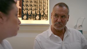 AWZ-Folge vom 29.10.25 auf RTL+: Richard wird von Vanessa über die Operation aufgeklärt