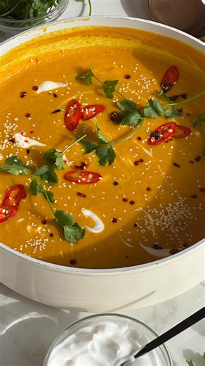 chloe e wheatland on Instagram: "curried carrot and pumpkin soup A creamy, fragrant and comforting soup with a base of carrots and pumpkin. The root vegetables are roasted until tender and simply blended with all other ingredients to make a smooth and flavourful soup. 🥕Comment “SOUP” and I’ll DM you the recipe (or click the link in my bio)! Wearing @allfenix #soup #easyrecipe #healthyrecipe #souprecipe #veganrecipe #pumpkinsoup"