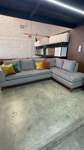 🛋️ Nueva Sala Lineth – Diseño que Enamora Una sala esquinera moderna y funcional, perfecta para transformar tu espacio. 🔹 2 módulos amplios y cómodos 📏 Medidas: 3.10 m x 2.05 m 🌲 Zócalo de madera personalizable 🎨 Tela 100% a tu gusto 🚚 Envío a todo México 💨 Fabricación rápida y con acabados premium 💳 Aceptamos pagos con tarjeta, financiamiento y facilidades de pago 📲 Pide la tuya hoy por mensaje directo o WhatsApp: 476 156 4127 #mueblesmodernos #homedecor #decoracioninteriores | Karsa F