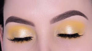Beginner-Friendly Yellow Gold Eyeshadow in 5 Minutes