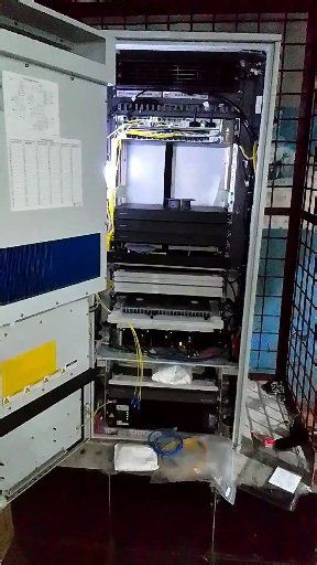 Prep work is 90% of the job! 👷‍♂️ Today, we’re handling the termination of a 24-core feeder cable into a Mini OLT. This is the bridge between the main hub and the end users. Every single fiber needs to be stripped, cleaned, and cleaved to perfection. As Technician Nomads, we ensure the backbone of the network is rock solid. 🇺🇸 Managing 24 cores in one tray can get messy—how’s my cable management looking? 👇 #FieldTech #MiniOLT #FiberOptic #TechnicianNomads #NetworkInfrastructure #Telecomm #Sp