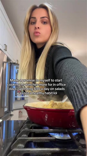 It’s so easy to cook a healthy lunch, you may not have “time” for it but you do!! You make time for things you want also, sidenote: I can’t wait to be in my new house, and my new kitchen and cooking for you guys. Cooking is actually one of my passions and I love sharing all the meals I make. Stay tuned !! It won’t be long until I’m in the new house 🏡 ##mealprepping##corporatelife##spendingmoney##cooking##fyp