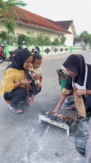 Kuliner Klaten: Jajan Jadul di Bawah Pohon Ringin