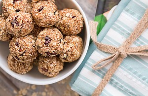 Healthy "No-Bake" Banana Oat Bites