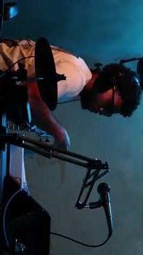 He Plays Bass, Drums, Piano, and Loops Them LIVE "Getting Late" by Floetry