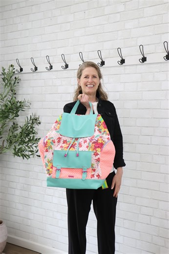 🎒✨ Ready for a new skill-building challenge? Our Tula Backpack Tutorial Series is now LIVE on the Sallie Tomato YouTube Channel! This generously sized backpack is perfect for a full workweek or a weekend getaway. The drawstring top closure adds classic style, while the magnetic flap and buckle details give this bag a polished finish. Inside, you’ll love the padded slip pocket and interior zipper pockets, not to mention the comfy padded shoulder straps! 🧵 Pattern Difficulty: Advanced 📏 Finishe