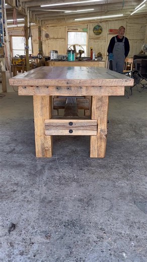 6 foot computer desk made from 100% reclaimed barn wood that’s over 100 years old! #rusticfurniture #countrygirl #cabinlife #country #firstmondaytradedays
