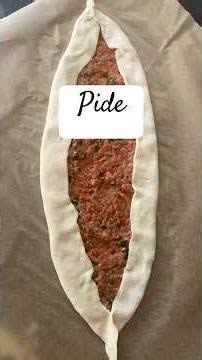 Pide maison garnis de viande savoureuse, d’épinards fondants et de kaşar & sucuk.