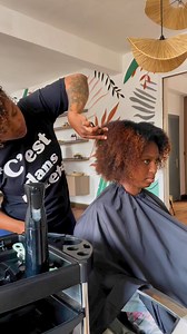 Malaza tia manapa-bolo mihintsy ty Madame Carine R. ty 😮‍💨 MAHAY MANAPA-BOLO aho ary mahay manome conseil tsara ny COUPE mety amin’ny cliente’ko fa misy fotoana koa tsy manaiky ny HANAPAKA sy ilay coupe tina satria TSY TOKONY hanapaka…Tinareo hita ve le resultat eto? 🥰🥰 sur RDV ny coupe miaraka amiko 🫶🏽 | Mon Histo-Cheveux