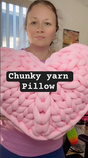 Chunky yarn pillow / Knitted pillow / No needles #chunkyyarn #chunkypillow