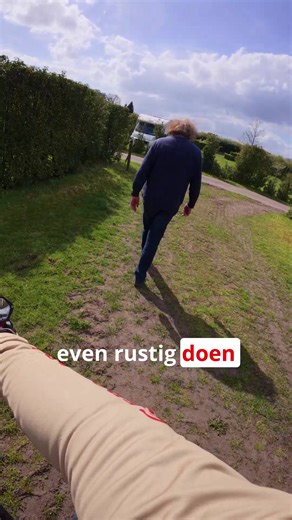 Hij wilde dat ik meteen weg ging… . #ADVrider #Motorleven #NietWelkom #WatGebeurtHier #MotorAvontuur