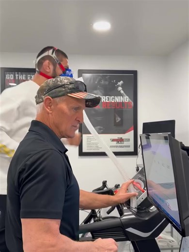 Khamzat Chimaev back with coach Sam Calavitta, putting in the work on his cardio. 💨🔥 (Via: Treigning Lab) | Red Corner MMA