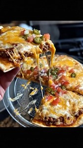W/W Taco Bell Mexican Pizza Homemade Taco Bell’s Mexican Pizza, it was delicious and only 4 points for an entire 8 inch pizza! I love this quick & easy recipe and it’s a treat for Beginners..... Full recipe in the first comment 👇👇👇 | Weight Watchers Recipes and Tips