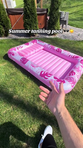 Tanning pool #tanning #pool #summer #tan #tanningpool