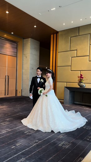 一生忘れられない、忘れることのできない、愛に溢れた結婚式を行うことができました🫧🤍 神前式で憧れの白無垢が着れて、一般のお客さんからもたくさんおめでとう、の言葉を頂き、感無量😭😭✨ 雨予報にもかかわらず、当日は晴れて富士山も見れて本当についてました✨ 披露宴も半年以上前から選んだお気に入りのドレスが着れて、参列の皆さまからたくさん褒めてもらって終始にこにこ☺︎笑 当日は二次会後、このままホテルに宿泊しました♡ #結婚式 #神前式 #和装婚 #披露宴 #花嫁 #新郎新婦 #卒花 #卒花嫁レポ #卒花しました #白無垢 #白無垢ヘア #ウェディングドレス #ウェディングケーキ #ウェディングレポ #ブライダル #ウェディングヘア #ウェディングブーケ #アフターブーケ #ウェディングメイク #ホテル婚 #日本平ホテル #静岡花嫁 #お支度ショット #お色直し #お色直し入場 #ヘアメイク #プレ花嫁 #新婚 #新婚夫婦 #おすすめ #おすすめにのりたい