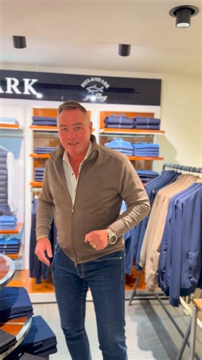 Van der Lijn Wereldmode | 🔥 Fresh in store 🔥 Nieuwe Paul & Shark items zijn binnen! Bernard draagt hier een prachtig vest met gebreide mouwen en een luxe voorkant... | Instagram