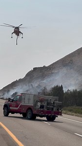 Just wow🔥 Sikorsky S-64 Skycrane on attack 🤘[ 🎥 @coriverfirerescue ] #firefighters #wildland_firefighters #wildlandfire #firefighter #helitack #wildlandfire #fire | Noi Soccorritori