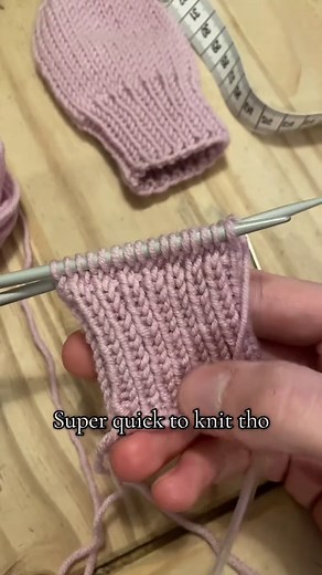 Cute TEENY Tiny Knit Mitts for Babies - Easy Tutorial