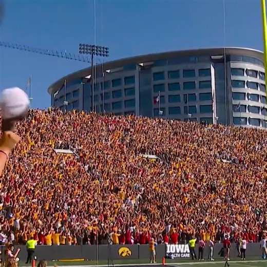 1.6M views · 48K reactions | The Hawkeye Wave always warms the heart. 凉 | NBC Sports | Facebook