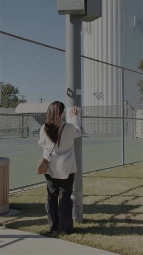 This weekend we kick off our series, How Not to Ruin Your Life: A Journey Through the Book of Proverbs 🙌📚 Wouldn’t it be much more convenient if life came with an instruction manual? Of course, we all want to live “good” lives—make smart choices, have healthy relationships, and avoid messing up too much. What if we told you there was an entire book of the Bible that tells us how to make better choices, avoid senseless mistakes, and not blow up the things that matter most? If you want to learn 