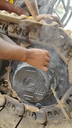 130K views · 721 reactions | Amazing Tricks For Drain Plug Remove with welding #fb #tips #mechanic #Automotive #tricks #viral #tranding #fbpost Manauwar Ansari @highlight | Manauwar Ansari | Facebook