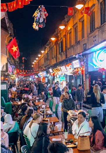 There’s a reason so many people visit Hanoi and fall in love with this city. From its rich culture and historical landmarks to the busy streets of the Old Quarter, the unique experience of Train Street and the lively nightlife of Ta Hien Street, Hanoi has so much to offer. Every corner offers a different experience and that’s what makes this city so special. Have you been to Hanoi? What do you love most about it? ________________ #hanoi #vietnam