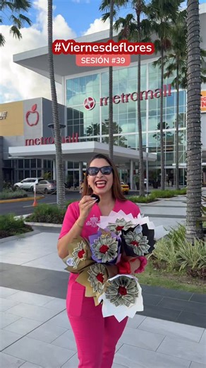 Floristería en Panamá | Rose N’ Roses Luxury | Ramos Buchones on Instagram: "En nuestro #viernesdeflores estuvimos en @metromallpty 😍✨ 📍La Máquina dispensadora de flores se encuentra en AltaPlaza Mall, en la entrada de Applebee’s.⁣ ⁣ 🕜Horario:⁣ * Lunes a Domingo: De 11:00am - 11:00pm⁣ ⁣ 📍Nuestra floristería se encuentra en Vía Argentina, en la Planta Alta del Hotel Grand International. Waze: Rose N’ Roses Luxury⁣ ⁣ 📞WhatsApp +507 6395-1540⁣ ☎️ +507 3854518⁣ ⁣ 🕜Horario:⁣ * Lunes a Sábado: D