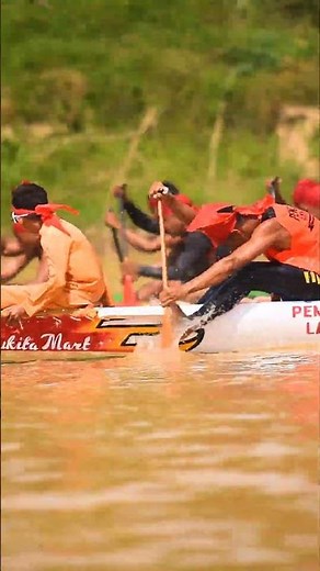 熱狂が止まらない！これがインドネシア最強の伝統「パチュ・ジャルール」🔥