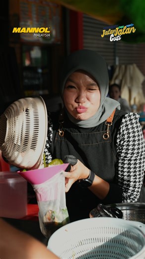 EPISODE 2 : KAMI DI MELAKA PULAK! KENE TEKAK KE TAK🤣 Roadtrip makan diteruskan! Kali ni kami turun ke Melaka, negeri penuh port makan legend & rare. 😋🍽️ Jom tengok kedai apa pula yang kami review kali ni… Tekak lulus ke tak? Kita test! 😆🔥 Korang komen bawah, next kita nak terjah mana pula? 👇 Senarai Rakan Bengkel Mannol Malaysia https://docs.google.com/spreadsheets/d/1srQVPzuWuysAGTvp4_7RardH708NEg6tOGmjLMcOZ7E/edit?usp=sharing #meluncurlancar #PastikanAdaHologramBaruBeli #MannolHologram #