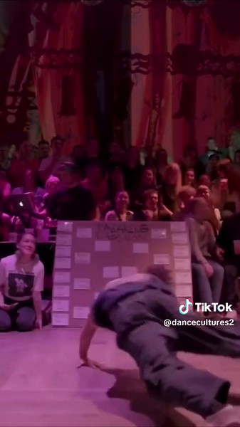 Boom!💥It’s time for some explosive street dance action!🔥#callofdragons #freestyledance #dancechallenge #dancebattle #powermoves #breakdance #viral #bringtheheat #baile #bboy #cwalk #xyzbca #trend #respect #fypシ