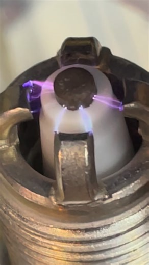 ‎لوازم یدکی اورجینال| امید پارت‎ on Instagram‎: "❌کلمه بوش رو کامنت کن تا قیمت و اطلاعات دقیقش بیاد❌ جرقه ۳۶۰ درجه‌ای یعنی احتراق کامل ⚡ شمع ۴ پلاتین بوش آلمان 🇩🇪 قدرت فوق‌العاده، شتاب بی‌نظیر 🚗💨 عمر مفید واقعی: ۵۰ تا ۶۰ هزار کیلومتر ما واردکننده مستقیم انواع شمع‌های اورجینال در ایران هستیم مدل‌هایی که حتی خیلی‌ها هنوز از نزدیک ندیدن 👀 تمامی محصولات با گارانتی کتبی اصالت فروش عمده و تکی مخصوص کسایی که تا امروز یا گرون می‌خریدن یا تقلبی کار می‌کردن 📦 ارسال به سراسر کشور تهران ستارخان خسرو ج