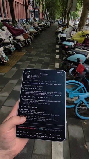 感谢之前Deepin Linux的很多朋友的支持我现在做的这家公司主要是做懒猫微服简单来说就是一个私有化的服务器，放你家里面，它和传统NAS的差别就是它有一个叫Light OS的一个AI编程神器，可以在外面用手机、电脑、平板，任何时候穿透回去编程，然后支持编程部署到真机测试，非常的方便大家可以看一下这个演示视频，看完了就很明白了如果想要买一台的，千万不要去京东买啊，评论区打1找我，我给各位老朋友最大的优惠
