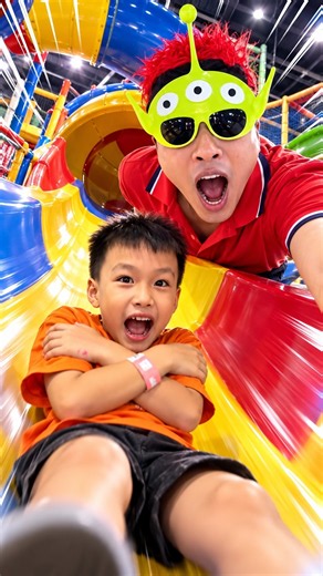 Tóc Đỏ lần đầu trải nghiệm Cầu Trượt! #chiuctoy #tocdotv