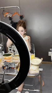 Tính livestream mukbang mà mấy bà hỏi quá tui bán cái áo đang mặc luôn, sẵn tiện thôi mà 😆 | Trang Nemo Shop