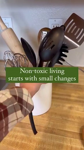 Non-toxic living ⬇️ I’m gradually uncovering the hidden dangers in our everyday products at home and taking small steps toward a healthier lifestyle. After starting on this journey and being more mindful of the products I bring into my home, I learned about carcinogens in food and everyday household cleaning items, prompting a major overhaul in my household. One of the first changes I made when starting out on my non-toxic lifestyle journey was getting rid of any Teflon. I also stopped using the