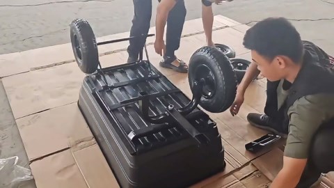 Garden Dump Cart - 600lb 4 Cu.Ft. Heavy Duty All Terrain Wheel Barrow, 180° Pivoting Handle for Easy Control,for Yard Work,Courtyards, Farm and Gardening