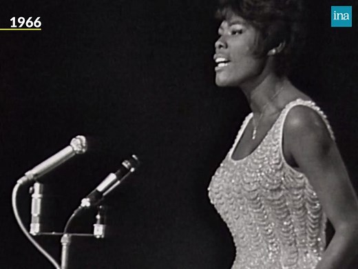 🎤 SOUL 🎶. Avec Diana Ross et Aretha Franklin, Dionne Warwick est l'une des étoiles de la musique soul des années 60. Elle est aussi cousine de Whitney Houston qui la citait fréquemment parmi ses inspirations. Elle interprète ici "Don't Go Breaking my Heart". | INA