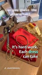 These dresses are so dreammy, I can't believe she makes them herself by hand, that's a lot of work! 😍 | Cultura Colectiva