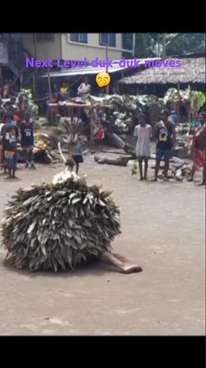 Next level duk-duk moves 🤭