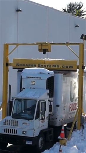 This Smart System Clears Trailer Snow Without Risk ❄️🚛🤯 Winter doesn’t just slow traffic — it turns trailer roofs into hidden hazards. ❄️⚠️ This automated trailer roof snow removal system is designed to safely clear heavy snow and ice without putting drivers at risk. Instead of climbing onto icy trailers, the system removes dangerous buildup from ground level, reducing rollover risks, flying ice accidents, and serious injuries on highways. 🚨 For trucking companies and drivers, this isn’t a lu