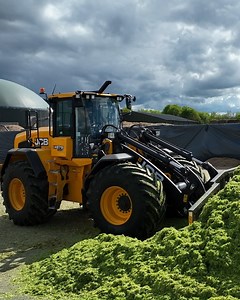 7K views · 149 reactions | Observez les performances de la chargeuse sur pneumatiques #JCB 457S. | JCB | Facebook