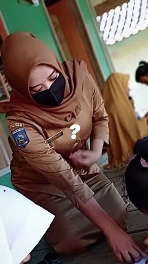 Bu Guru Grobogan Viral: Pertarungan Guru vs Murid