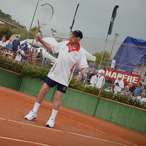 17K views · 408 reactions | Two new knees, new hip, a pacemaker, hearing aids, two new noses... And he's still playing! 100-year-old Henry Young still plays tennis four times a week  #ITFWorldTennisTour | Tennis Australia | International Tennis Federation | Facebook