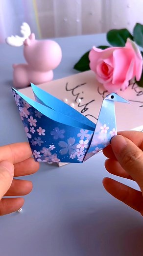 The simple and beautiful thousand paper crane storage box is here. Fold one and put it on the table to store small things. The color is bursting! #origami #origamiart #art #handmade #paperart #paperfolding #paper #papercraft #origamipaper #papiroflexia #origamilove #diy #origamiartist #papercrafts #origamilovers #instaorigami #craft #origamiwork #d #design paper craft ideas | paper craft ideas