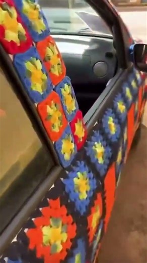 A mulher fez uma capa de crochê para o carro Uno dela 👏 #motivação #carros #thumbnail #crochet #fy